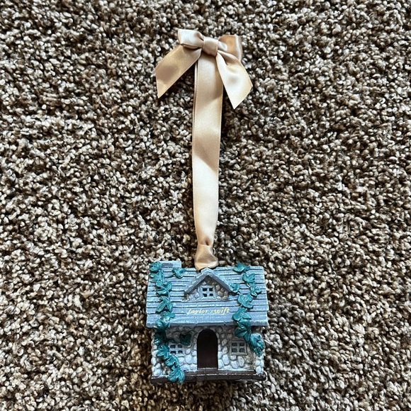 NEW Taylor Swift Evermore House of Stone Cabin Ornament - Picture 2 of 6